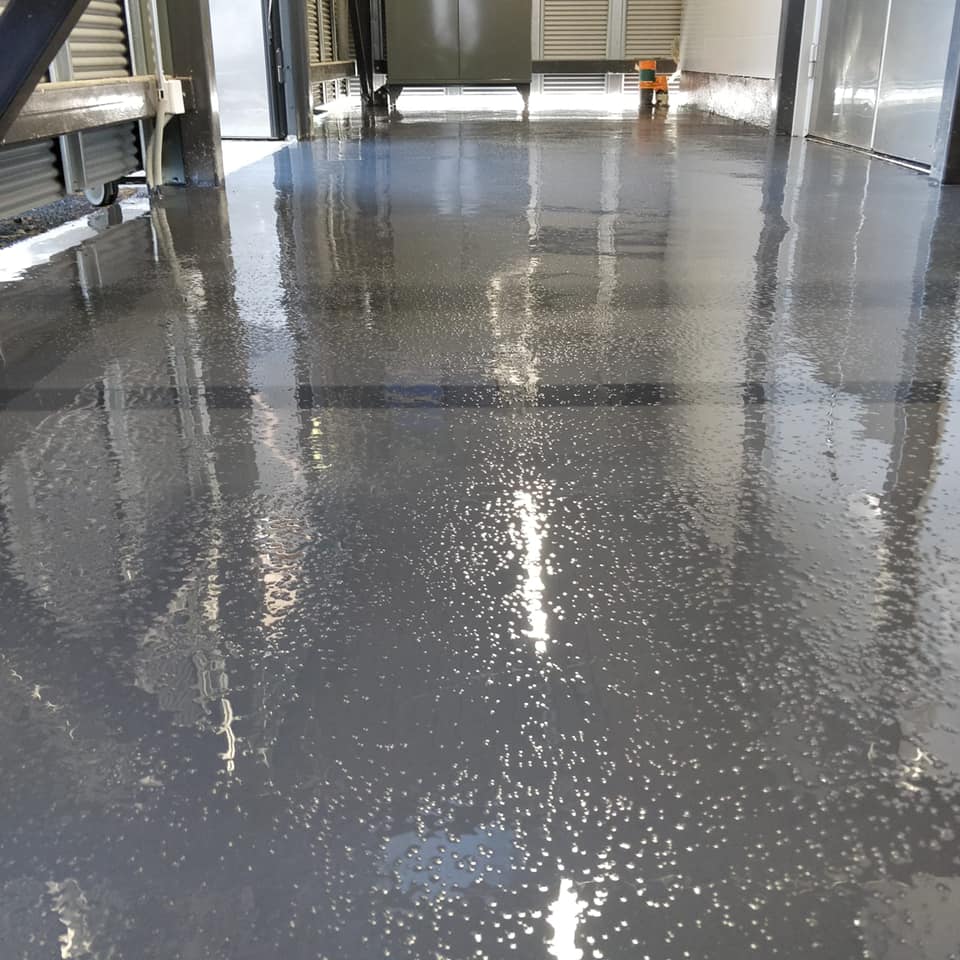 Epoksipinnoitettu teollisuuslattia